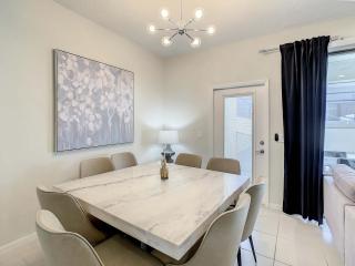 Dreamy 5BR Townhouse with Private Pool - 1