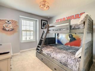 Dreamy 5BR Townhouse with Private Pool - 8