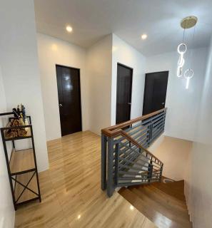 4 Bedroom House for 5-6 guests - 7