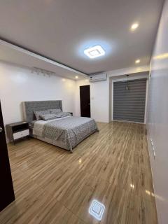 4 Bedroom House for 5-6 guests - 2