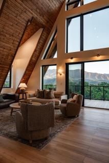 Family 5BR Cabin Near Downtown Gatlinburg With Games Hot Tub - 2