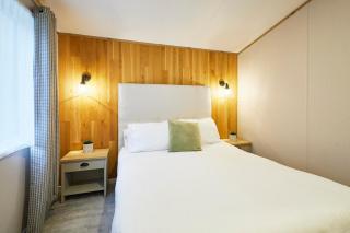 Luna Lodge with Hot Tub - 7