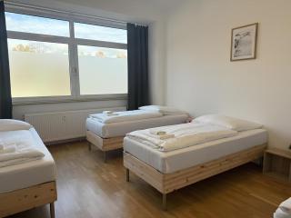 T&K Apartments - Comfortable 4 and 5 room Apartments - 20min Fair Messe CGN - 2