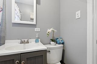 Serenity Home Free Parking & Wine - 0