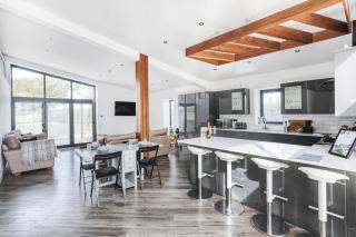 PRIVATE LUXURY BARN IN ITS OWN 0.75ACRES - 8