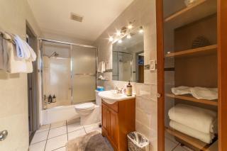 Walk to Village, 1+L/2BA; Jacuzzi, Parking, W/D - 9