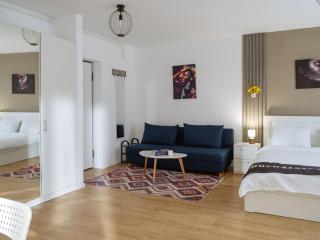 NEW Building -- Downtown Tineretului Central Oasis -- Self Check-in --1min Metro Station - 1