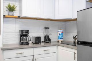 Modern 2BR Near Universal - 5