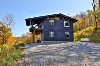 RoundTop Chalet - Hot Tub, Fire Pit & Mountain Views near Killington & Okemo - 2