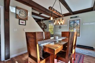 Classic Killington Ski Chalet for 8 with Gear Room, 2 Fireplaces, 5 Mins to Slopes - 3