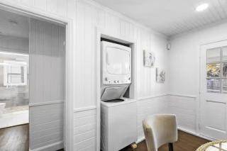 Chic Modern Cottage Near Downtown and Beaches Family - 4