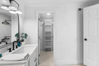 Chic Modern Cottage Near Downtown and Beaches Family - 2