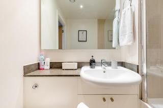 1-Bedroom Apartment Overlooking Clapham Common - 8