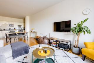 1-Bedroom Apartment Overlooking Clapham Common - 6