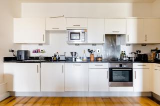 1-Bedroom Apartment Overlooking Clapham Common - 4