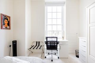 1-Bedroom Apartment Overlooking Clapham Common - 1