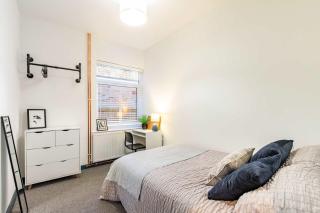 Modern 5-Bed Home Near Bowthorpe - 8