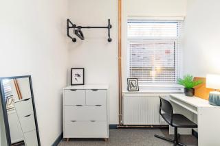 Modern 5-Bed Home Near Bowthorpe - 6