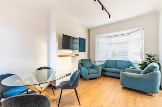 Modern 5-Bed Home Near Bowthorpe - 5