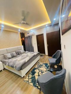 Secure 1 Bedroom Apartment in Bahria Phase 7 with Free Internet - Rawalpindi - 5