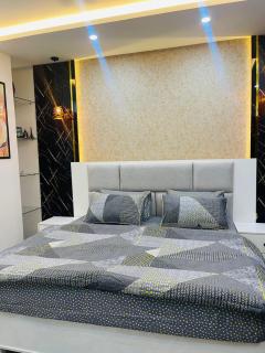 Secure 1 Bedroom Apartment in Bahria Phase 7 with Free Internet - Rawalpindi - 3