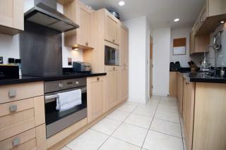 The Cardiff Central Pad – Stylish 2-Bed Apartment - 9