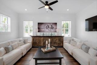 Sundance, Sleeps 18! 1 Block to Beach! Pool and spa! - 3