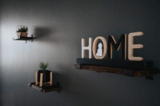 2-Bedroom Ground Floor Flat with Private Entrance and Parking - 6