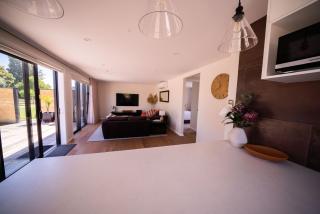 Self-contained 2 bedroom private garden cottage - 8