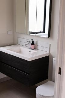 Self-contained 2 bedroom private garden cottage - 7