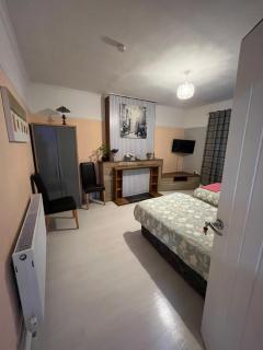 Private Room 2 Near Southmead Hospital - 8