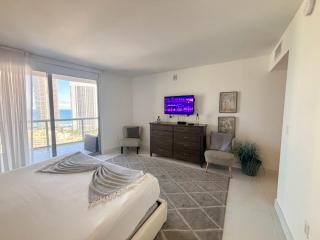 Luxury Ocean View Penthouse 2501 Hallandale Beach - 4