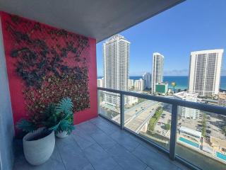 Luxury Ocean View Penthouse 2501 Hallandale Beach - 6