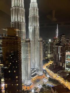 Modern 1BR Apartment with KLCC Twin Towers View - 3