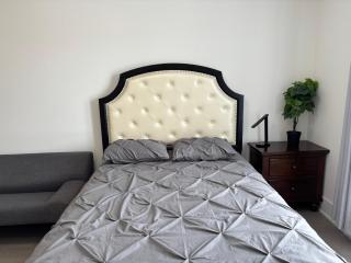 Cozy Suite in Brand New Luxury Home - 7