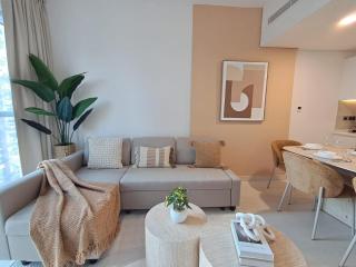 Beautiful Moments - Brand New - 5 min to ADGM, Cleveland, Galleria - 3 min walk to the Beach - Heart of Al Reem - 2BDR - 6 pax - Abu Dhabi - 6