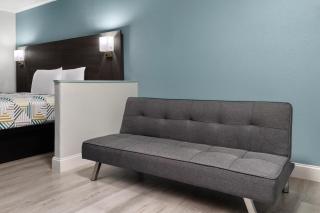 Red Lion Inn & Suites Lemoore - 2