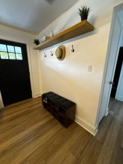 Cozy 3BR WPB Cottage - 2