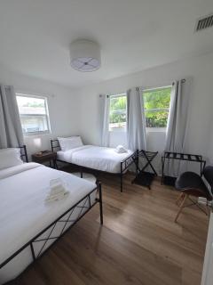 Cozy 3BR WPB Cottage - 4