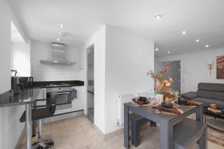 Luxury 3BR 2BA with Hot Tub & Garden by King Cross - 3