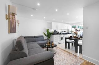Luxury 3BR 2BA with Hot Tub & Garden by King Cross - 8