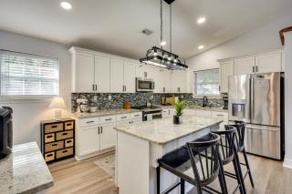 Coastal Convenience! Mt Pleasant Gem 2 Mi to Ocean - 7