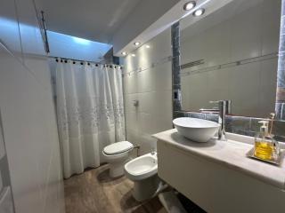 Hermosa casa zona Legislatura - 8