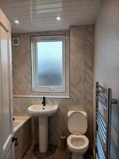 2-Bed Coastal Apartment by Eyemouth Harbour - 4