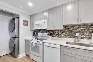 St Kitts - Downtown Waterfront Penthouse Pool Dock Parking - 5