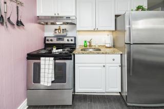 Stylish Ottawa Getaway for 5 - 6