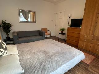 3 Bed House 2 min to Tube and Free Parking - 6