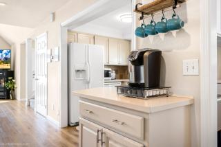 CDA Getaway! King Beds, Gear Storage, RV & Trailer Parking, 1 Mile to the Lake! - 3