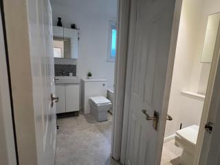 3 Bed House 2 min to Tube and Free Parking - 2