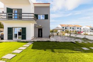 Private Room in Family Home with Pool - 9